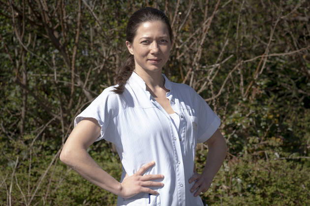 Professionel bokser og vinderen af Vild med dans, Sarah Mahfoud, i praktik paa Plejehjemmet Irlandsvej i Taarnby Kommune paa Amager, fredag den 17. april 2020.. , Copenhagen Denmark Copyright: RitzauxScanpix NielsxChristianxVilmannx cop106 spdk20200417-160002-L