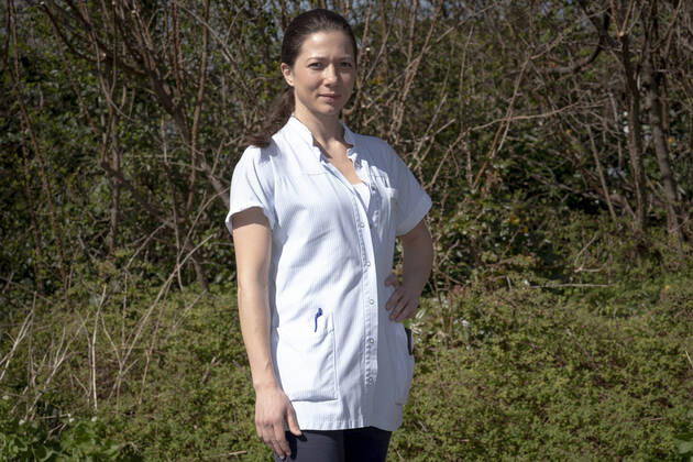 Professionel bokser og vinderen af Vild med dans, Sarah Mahfoud, i praktik paa Plejehjemmet Irlandsvej i Taarnby Kommune paa Amager, fredag den 17. april 2020.. , Copenhagen Denmark Copyright: RitzauxScanpix NielsxChristianxVilmannx cop106 spdk20200417-160010-L