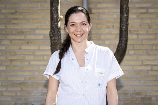 News Bilder des Tages Professionel bokser og vinderen af Vild med dans, Sarah Mahfoud, i praktik paa Plejehjemmet Irlandsvej i Taarnby Kommune paa Amager, fredag den 17. april 2020.. , Copenhagen Denmark Copyright: RitzauxScanpix NielsxChristianxVilmannx cop106 spdk20200417-160023-L