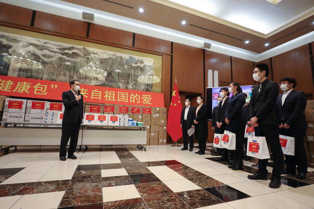 (200417) -- TOKYO, April 17, 2020 -- Chinese Ambassador to Japan Kong Xuanyou (1st L) speaks at a ceremony held to distribute health kits at the Chinese Embassy in Japan in Tokyo, Japan, April 17, 2020. The Chinese Embassy in Japan on Friday held a ceremony to distribute health kits containing face masks and other supplies to Chinese students studying in Japan. ) JAPAN-TOKYO-COVID-19-CHINA-OVERSEAS STUDENTS-HEALTH KITS DuxXiaoyi 