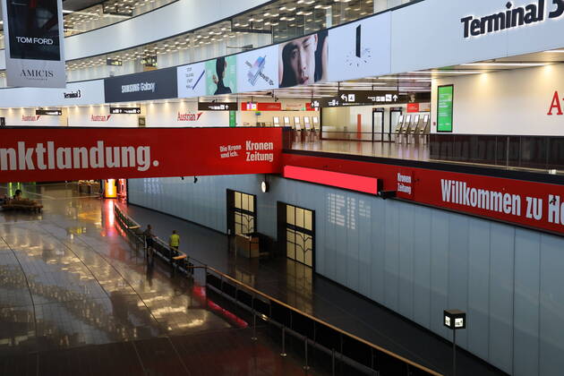 Corona Krise Flughafen Wien Schwechat Menschenleer Wien, Flughafen, 17. 04. 2020 Flughafen Wien Flugbetrieb fast eingestellt - leere Ankunftshalle