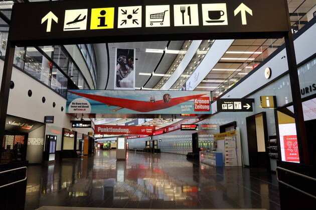 Corona Krise Flughafen Wien Schwechat Menschenleer Wien, Flughafen, 17. 04. 2020 Flughafen Wien - leere Ankunftshalle
