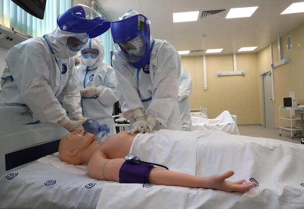 MOSCOW, RUSSIA - APRIL 17, 2020: Employees in a new infectious diseases hospital for COVID-19 coronavirus patients in the village of Voronovskoye. Vladimir Gerdo TASS  TS0D6222