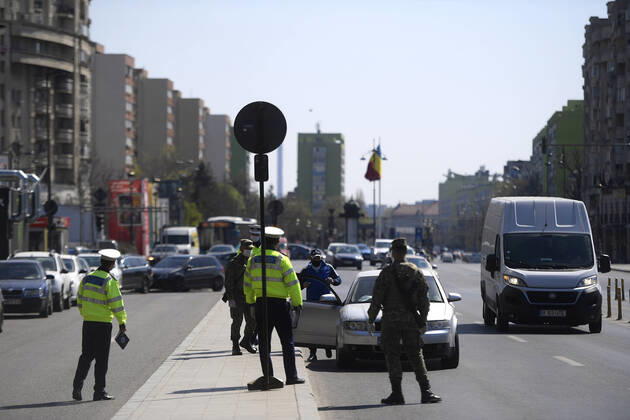 Full lockdown in Bucharest, Romania Romanian police officers stopped cars to check the documents of drivers in traffic, on a boulevard in Bucharest, Romania, 03 April 2020. Romania s inhabitants are living under a full national lockdown in a bid to slow down the spread of the pandemic COVID-19 disease caused by the SARS-Co-V-2 coronavirus. Romania has confirmed so far 8067 cases of infection with coronavirus SARS-CoV-2 which causes the Covid-19 disease, 400 deaths and 1508 people are reported to be cured and released from hospitals. The Romanian President declared, on 16 March 2020, a state of emergency in the country Credit photo: Alex Nicodim Imago Images Bucharest Romania Copyright: xAlexxNicodimx