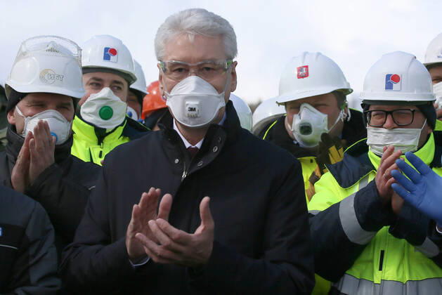 MOSCOW, RUSSIA - APRIL 17, 2020: Moscow Mayor Sergei Sobyanin (C) during the opening of a new infectious diseases hospital for COVID-19 coronavirus patients in the village of Voronovskoye. Vladimir Gerdo TASS  TS0D6234