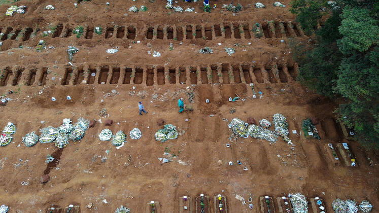 April 17, 2020, Sao Paulo, Sao Paulo, Brazil: Aerial view of the Vila Formosa cemetery, on the east side of SoÂ£o Paulo, on Friday 17. The cemetery, which is the largest in Latin America, has been doing about 50 burials a day, due to the coronavirus pandemic Sao Paulo Brazil - ZUMAl146 20200417_zaf_l146_002 Copyright: xPauloxLopesx