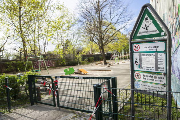 Geschlossener Spielplatz in Berlin am 17. April 2020. Coronavirus in Berlin