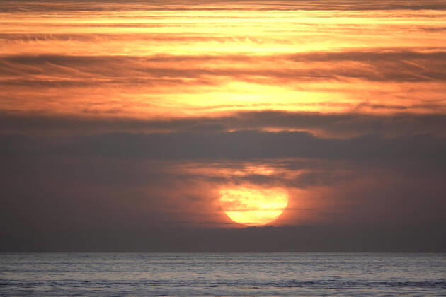 April 17, 2020, San Diego, California, USA: The sun sets at Windansea Beach in the La Jolla neighborhood of San Diego. All San Diego beaches have been closed due to Covid-19. San Diego USA - ZUMAa97_ 20200417_zaf_a97_002 Copyright: xK.C.xAlfredx