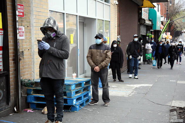 April 17, 2020, New York City, New York, US: Now that the COVID-19 curve have been declared flatten in New York City, residents of the South Bronx s Melorse-area have seemingly easily adapted to a new way of life in the hard-hit borough as seen on 17 April, 2020, with lively street commerce. Pictured are people practicing social distancing. New York City US - ZUMAl135 20200417_zap_l135_017 Copyright: xG.xRonaldxLopezx