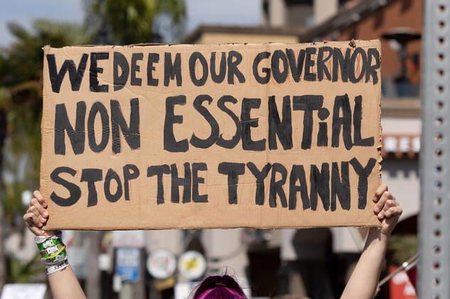 April 17, 2020, Huntington Beach, California, U.S: Over 100 people peaceful rallied on Main Street in Huntington Beach demanding their city and country to reopen due to Covid-19 on Friday April 17, 2020. Huntington Beach U.S. - ZUMAw134 20200417_zap_w134_010 Copyright: xKevinxWarnx