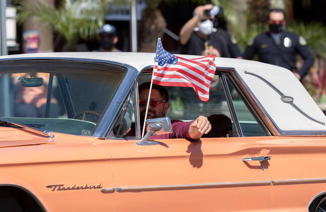 April 17, 2020, Huntington Beach, California, U.S: Over 100 people peaceful rallied on Main Street in Huntington Beach demanding their city and country to reopen due to Covid-19 on Friday. Huntington Beach U.S. - ZUMAw134 20200417_zap_w134_003 Copyright: xKevinxWarnx