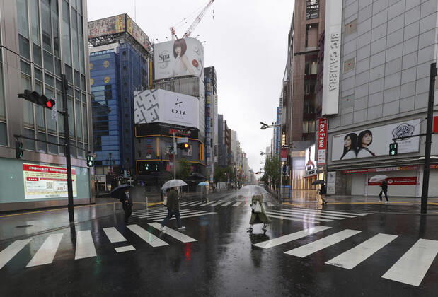 New coronavirus Few people are seen in Tokyo s Shinjuku area on April 18, 2020, during the first weekend under a nationwide state of emergency over the coronavirus pandemic. 