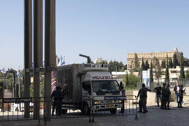 JERUSALEM, ISRAEL - APRIL 18, 2020: A vehicle of representatives of Greece seen by the Jaffa Gate. The descent of the Holy Fire will take place on April 18, on the eve of Orthodox Easter, and will be streamed live worldwide. No pilgrims will be allowed in the Church of the Holy Sepulchre, the number of participants will be limited amid the ongoing COVID-19 coronavirus pandemic; Jerusalem s Old City is closed for public. Andrei Shirokov TASS  TS0D62FC
