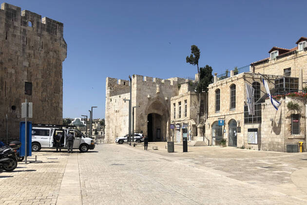 JERUSALEM, ISRAEL - APRIL 18, 2020: Police officers seen in the Old City. The descent of the Holy Fire will take place on April 18, on the eve of Orthodox Easter, and will be streamed live worldwide. No pilgrims will be allowed in the Church of the Holy Sepulchre, the number of participants will be limited amid the ongoing COVID-19 coronavirus pandemic; Jerusalem s Old City is closed for public. Andrei Shirokov TASS  TS0D632F