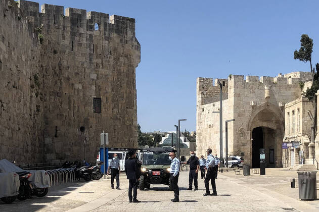 JERUSALEM, ISRAEL - APRIL 18, 2020: Police officers seen in the Old City. The descent of the Holy Fire will take place on April 18, on the eve of Orthodox Easter, and will be streamed live worldwide. No pilgrims will be allowed in the Church of the Holy Sepulchre, the number of participants will be limited amid the ongoing COVID-19 coronavirus pandemic; Jerusalem s Old City is closed for public. Andrei Shirokov TASS  TS0D6331