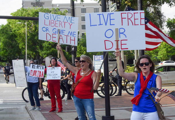 April 17, 2020, Orlando, Florida, United States: Protesters demonstrate outside the Orange County Administration Building demanding the end of stay-at-home orders and the reopening of Florida businesses as the COVID-19 pandemic keeps thousands of people in their homes and out of work. Orlando United States - ZUMAs197 20200417_zaa_s197_223 Copyright: xPaulxHennessyx