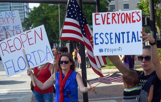 April 17, 2020, Orlando, Florida, United States: Protesters demonstrate outside the Orange County Administration Building demanding the end of stay-at-home orders and the reopening of Florida businesses as the COVID-19 pandemic keeps thousands of people in their homes and out of work. Orlando United States - ZUMAs197 20200417_zaa_s197_224 Copyright: xPaulxHennessyx