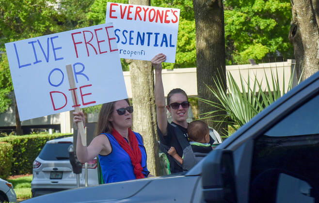 April 17, 2020, Orlando, Florida, United States: Protesters demonstrate outside the Orange County Administration Building demanding the end of stay-at-home orders and the reopening of Florida businesses as the COVID-19 pandemic keeps thousands of people in their homes and out of work. Orlando United States - ZUMAs197 20200417_zaa_s197_229 Copyright: xPaulxHennessyx