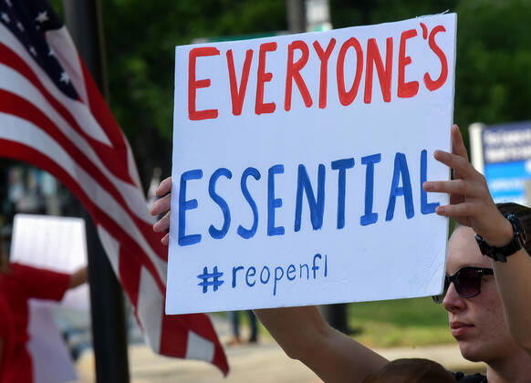April 17, 2020, Orlando, Florida, United States: A protester demonstrates outside the Orange County Administration Building demanding the end of stay-at-home orders and the reopening of Florida businesses as the COVID-19 pandemic keeps thousands of people in their homes and out of work. Orlando United States - ZUMAs197 20200417_zaa_s197_230 Copyright: xPaulxHennessyx