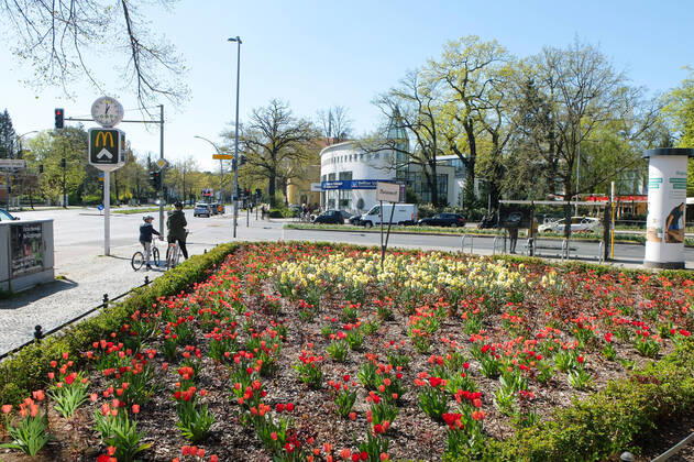 18.04.2020,Berlin,Deutschland,GER,die Stadt zu Zeiten der Corona Pandemie. Das Roseneck im Bezirk Wilmersdorf Ortsteil Schmargendorf.
