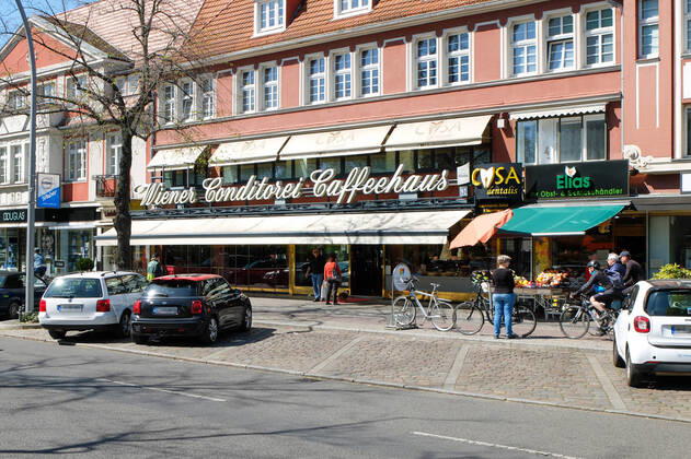 18.04.2020,Berlin,Deutschland,GER,die Stadt zu Zeiten der Corona Pandemie. Wiener Konditorei Kaffeehaus am Roseneck Hohenzollerndamm im Bezirk Wilmersdorf Ortsteil Schmargendorf.