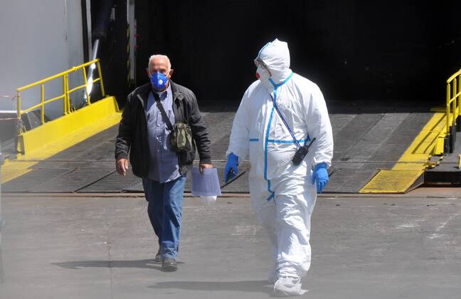 Coronavirus emergency, Italians stranded in Tunisia: the Atlas ship brings them back to Palermo, after the quarantine has arrived (Alessandro Fucarini. Fotogramma, PALERMO - 2020-04-18) p.s. la foto e utilizzabile nel rispetto del contesto in cui e stata scattata, e senza intento diffamatorio del decoro delle persone rappresentate  Copyright: xAlessandroxFucarini.x xFOTOGRAMMAx