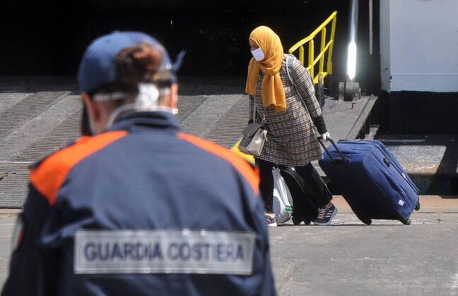 Coronavirus emergency, Italians stranded in Tunisia: the Atlas ship brings them back to Palermo, after the quarantine has arrived (Alessandro Fucarini. Fotogramma, PALERMO - 2020-04-18) p.s. la foto e utilizzabile nel rispetto del contesto in cui e stata scattata, e senza intento diffamatorio del decoro delle persone rappresentate  Copyright: xAlessandroxFucarini.x xFOTOGRAMMAx