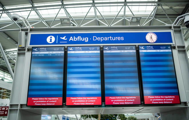 Düsseldorf Flughafen Düsseldorf, 18.04.2020 Abflugtafel Düsseldorf Flughafen