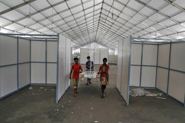 (200418) -- DHAKA, April 18, 2020 (Xinhua) -- Laborers work to convert the International Convention City Bashundhara (ICCB) into a hospital to treat COVID-19 patients in Dhaka, Bangladesh on April 18, 2020. (Str Xinhua) BANGLADESH-DHAKA-COVID-19-DEDICATED-HOSPITAL 