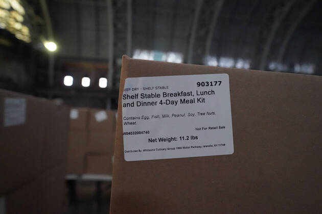 April 18, 2020, New York, NY, USA: US National Guard members hand out donated food to TLC licensed drivers to deliver to New Yorkers in need at at a temporary food distribution center set up at the Kingsbridge Armory on April 18, 2020 in New York. New York USA - ZUMAb148 20200418_zap_b148_089 Copyright: xBryanxSmithx