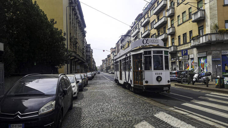 April 18, 2020, Milao, Lombardia - Italia: (INT) Covid-19: Phase 2 to be divided in 3 ways.April 18,2020, Milan,Italy:In 2 months ,there has been 5 times more dead people in Milan, more than in World War II. And in Lombardy, the number of cases has increased (+205 since yesterday). The second phase is right, and the country will reopen soon...Credit: Thenews2 Milao - ZUMAn293 20200418_znp_n293_010 Copyright: xJosixDonellix