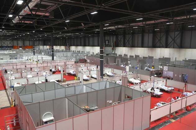 A general view of the temporary field hospital set up at Pavilion 9 at the Ifema convention and exhibition in Madrid, Spain, 18 April 2020. The Spanish government declared the state of emergency on 14 March 2020 and the Mediterranean country has since been under a lockdown in a bid to slow down the spread of the pandemic COVID-19 disease caused by the SARS-CoV-2 coronavirus. Pavilion 9 at the Ifema convention and exhibition in Madrid !ACHTUNG: NUR REDAKTIONELLE NUTZUNG!  Copyright: xKikoxHuescax GRAF2610 20200418-637228361702894637