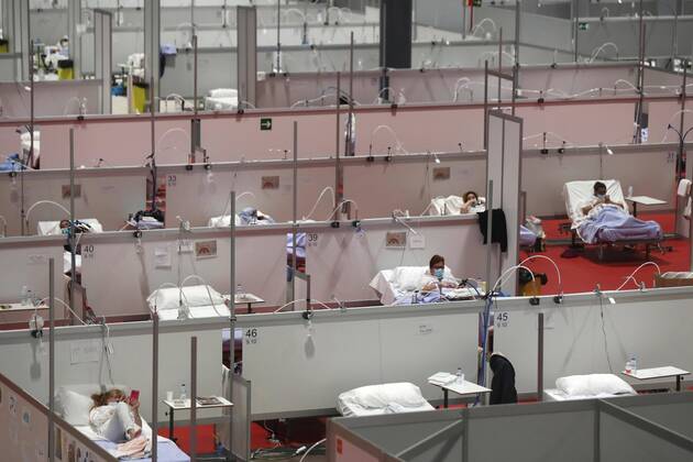 News Themen der Woche KW16 News Bilder des Tages A general view of the temporary field hospital set up at Pavilion 9 at the Ifema convention and exhibition in Madrid, Spain, 18 April 2020. The Spanish government declared the state of emergency on 14 March 2020 and the Mediterranean country has since been under a lockdown in a bid to slow down the spread of the pandemic COVID-19 disease caused by the SARS-CoV-2 coronavirus. Pavilion 9 at the Ifema convention and exhibition in Madrid !ACHTUNG: NUR REDAKTIONELLE NUTZUNG!  Copyright: xKikoxHuescax GRAF2603 20200418-637228361749144695