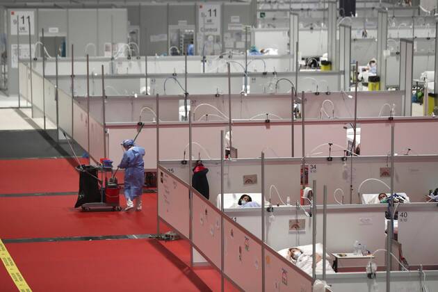 A general view of the temporary field hospital set up at Pavilion 9 at the Ifema convention and exhibition in Madrid, Spain, 18 April 2020. The Spanish government declared the state of emergency on 14 March 2020 and the Mediterranean country has since been under a lockdown in a bid to slow down the spread of the pandemic COVID-19 disease caused by the SARS-CoV-2 coronavirus. Pavilion 9 at the Ifema convention and exhibition in Madrid !ACHTUNG: NUR REDAKTIONELLE NUTZUNG!  Copyright: xKikoxHuescax GRAF2613 20200418-637228362363587389