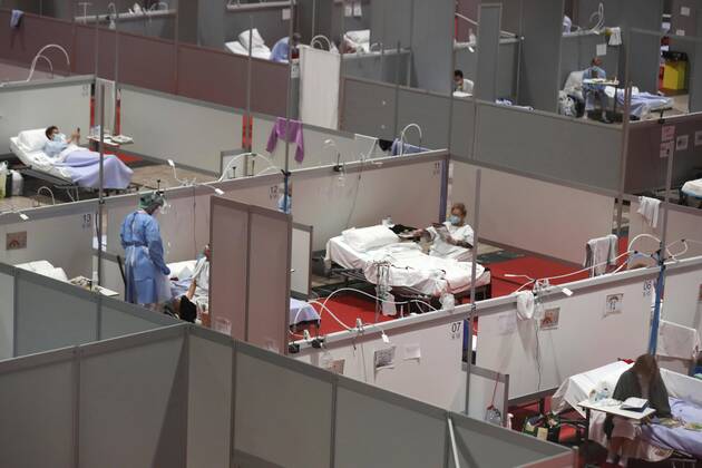 A general view of the temporary field hospital set up at Pavilion 9 at the Ifema convention and exhibition in Madrid, Spain, 18 April 2020. The Spanish government declared the state of emergency on 14 March 2020 and the Mediterranean country has since been under a lockdown in a bid to slow down the spread of the pandemic COVID-19 disease caused by the SARS-CoV-2 coronavirus. Pavilion 9 at the Ifema convention and exhibition in Madrid !ACHTUNG: NUR REDAKTIONELLE NUTZUNG!  Copyright: xKikoxHuescax GRAF2606 20200418-637228362377962299