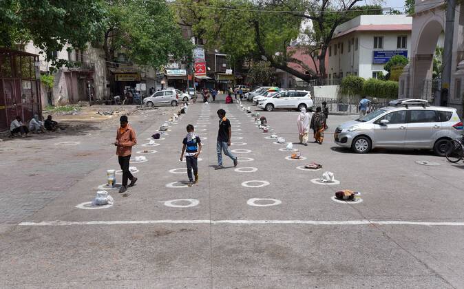 NEW DELHI, INDIA APRIL 18: Belongings are seen placed at circles marked for proper adherence of social distancing during a community feeding session, at R K Ashram, Paharganj, on April 18, 2020 in New Delhi, India. (Photo by Mohd Zakir Hindustan Times ) India Extends Nationwide Coronavirus Lockdown Until May 3