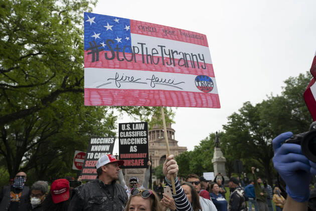 April 18, 2020, Austin, Texas, USA: A few hundred Texans flaunt social distancing guidelines in an InfoWars inspired rally at the Texas Capitol where founder Alex Jones encourages the crowd with right-wing rhetoric. Gov. Greg Abbott announced Friday relaxed restrictions on business starting next week. Austin USA - ZUMAd150 20200418_znp_d150_024 Copyright: xBobxDaemmrichx