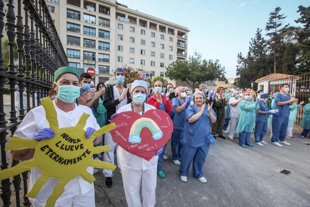 April 18, 2020: April 18, 2020 (Malaga) Today the solidarity applause of the 20 hours that gather every day at the hospital gates to pay homage to the health workers have joined with agents of the Malaga Local Police and civil protection service at the gates of the Malaga Regional Hospital,former Carlos de Haya Hospital. - ZUMAc161 20200418_zap_c161_031 Copyright: xLorenzoxCarnerox