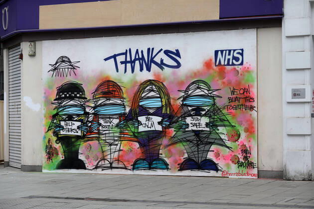News Bilder des Tages Day Twenty Six of Lockdown in London. A graffiti artwork in Oxford Street thanking the NHS as the country is on lockdown due to the COVID-19 Coronavirus pandemic. People are not allowed to leave home except for minimal food shopping, medical treatment, exercise - once a day, and essential work. COVID-19 Coronavirus lockdown, London, UK, on April 18, 2020 