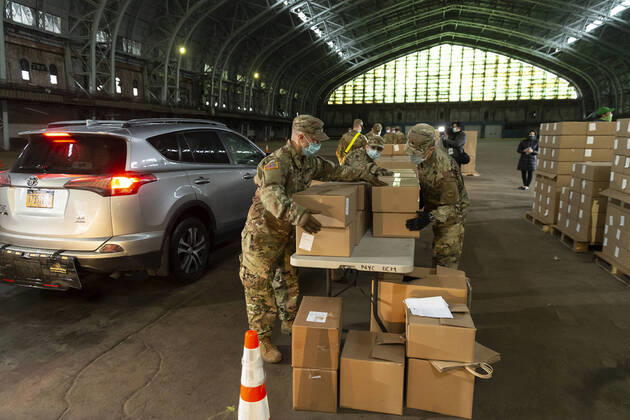 Mayor visit food distribution center in the Bronx Members of National Guard help load boxes for delivery during mayor de Blasio visit food distribution center at Kingsbridge Armory amid COVID-19 pandemic. Temporary food distribution center is set during the COVID-19 crisis, and where TLC licensed drivers pick up meals to deliver to New Yorkers in need. There are more than 11,000 taxi drivers signed up to do this. New York New York United States Copyright: LevxRadin