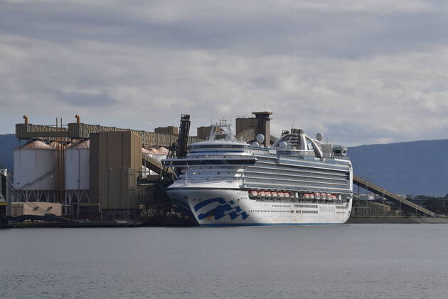 RUBY PRINCESS DEPARTURE, The Ruby Princess cruise remains docked at Port Kembla, Wollongong, Sunday, April 19, 2020. A criminal investigation has been launched into how cruise line operator Carnival Australia was allowed to disembark Ruby Princess passengers in Sydney, resulting in several deaths and COVID-19 outbreaks throughout the country. The Ruby Princess was due to depart Port Kembla today. ( NO ARCHIVING, EDITORIAL USE ONLY, NO USE IN BOOKS WITHOUT CONSENT WOLLONGONG NSW AUSTRALIA  Copyright: xDEANxLEWINSx 20200419001464191599