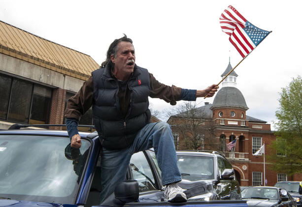 April 18, 2020, Annapolis, Maryland, United State of America: Hundreds of a vehicles gridlock downtown Annapolis, Maryland, April 18th, 2020, in protest of the stay at home order and closing of non-essential businesses by Maryland Governor Larry Hogan. Organizers are urging the governor to reopen businesses, churches and schools, saying there are other ways to social distance without shutting down the economy. ..- Annapolis United State of America - ZUMAa138 20200418_znp_a138_013 Copyright: xPerryxAstonx