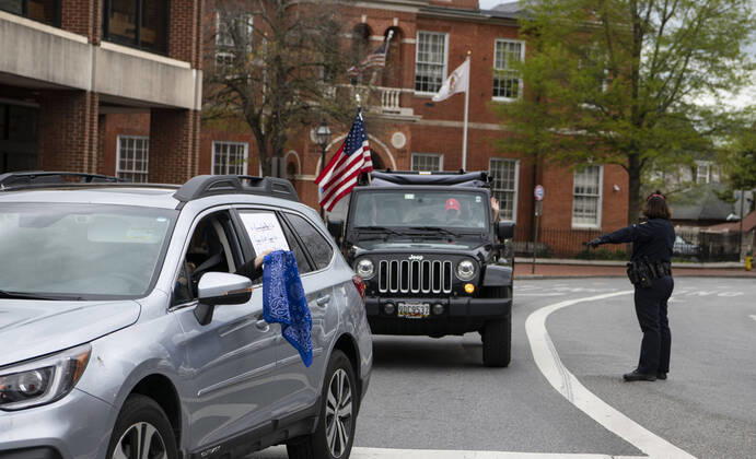 April 18, 2020, Annapolis, Maryland, United State of America: Hundreds of a vehicles gridlock downtown Annapolis, Maryland, April 18th, 2020, in protest of the stay at home order and closing of non-essential businesses by Maryland Governor Larry Hogan. Organizers are urging the governor to reopen businesses, churches and schools, saying there are other ways to social distance without shutting down the economy. ..- Annapolis United State of America - ZUMAa138 20200418_znp_a138_015 Copyright: xPerryxAstonx