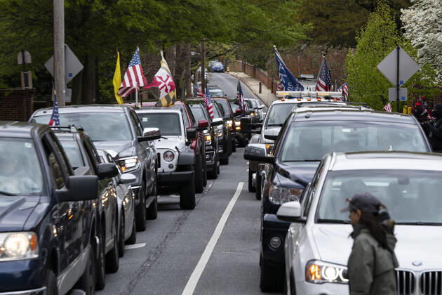 April 18, 2020, Annapolis, Maryland, United State of America: Hundreds of a vehicles gridlock downtown Annapolis, Maryland, April 18th, 2020, in protest of the stay at home order and closing of non-essential businesses by Maryland Governor Larry Hogan. Organizers are urging the governor to reopen businesses, churches and schools, saying there are other ways to social distance without shutting down the economy. ..- Annapolis United State of America - ZUMAa138 20200418_znp_a138_022 Copyright: xPerryxAstonx