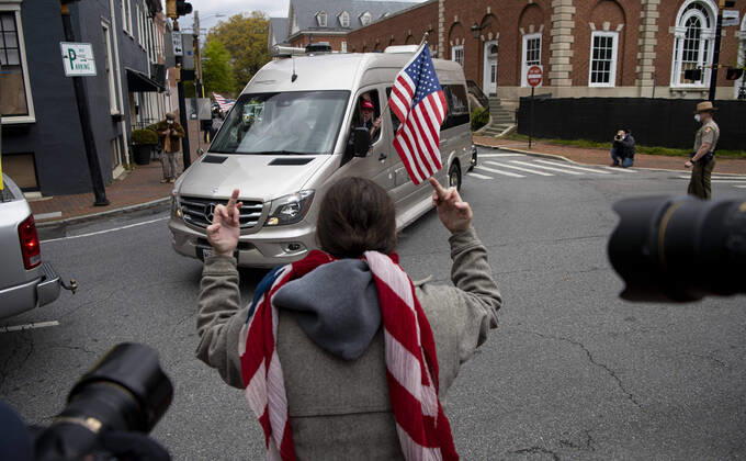 April 18, 2020, Annapolis, Maryland, United State of America: Hundreds of a vehicles gridlock downtown Annapolis, Maryland, April 18th, 2020, in protest of the stay at home order and closing of non-essential businesses by Maryland Governor Larry Hogan. Organizers are urging the governor to reopen businesses, churches and schools, saying there are other ways to social distance without shutting down the economy. ..- Annapolis United State of America - ZUMAa138 20200418_znp_a138_038 Copyright: xPerryxAstonx