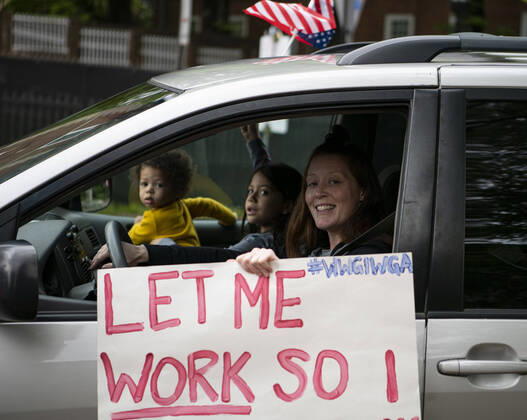 April 18, 2020, Annapolis, Maryland, United State of America: Hundreds of a vehicles gridlock downtown Annapolis, Maryland, April 18th, 2020, in protest of the stay at home order and closing of non-essential businesses by Maryland Governor Larry Hogan. Organizers are urging the governor to reopen businesses, churches and schools, saying there are other ways to social distance without shutting down the economy. ..- Annapolis United State of America - ZUMAa138 20200418_znp_a138_041 Copyright: xPerryxAstonx