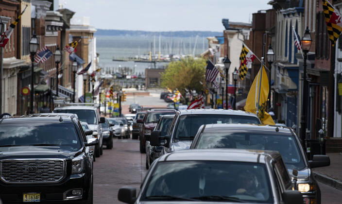 April 18, 2020, Annapolis, Maryland, United State of America: Hundreds of a vehicles gridlock downtown Annapolis, Maryland, April 18th, 2020, in protest of the stay at home order and closing of non-essential businesses by Maryland Governor Larry Hogan. Organizers are urging the governor to reopen businesses, churches and schools, saying there are other ways to social distance without shutting down the economy. ..- Annapolis United State of America - ZUMAa138 20200418_znp_a138_054 Copyright: xPerryxAstonx