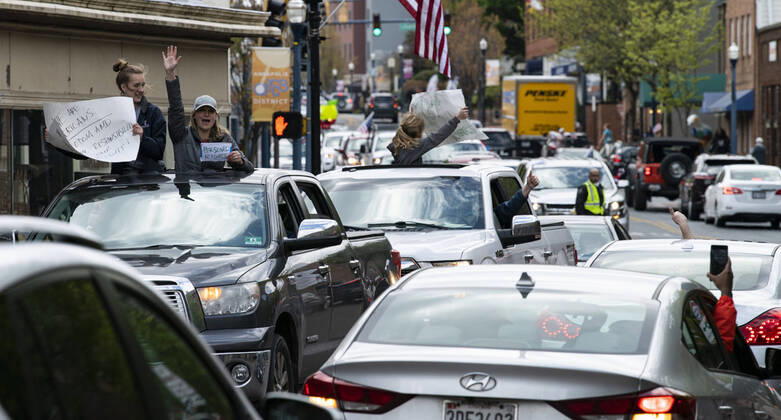 April 18, 2020, Annapolis, Maryland, United State of America: Hundreds of a vehicles gridlock downtown Annapolis, Maryland, April 18th, 2020, in protest of the stay at home order and closing of non-essential businesses by Maryland Governor Larry Hogan. Organizers are urging the governor to reopen businesses, churches and schools, saying there are other ways to social distance without shutting down the economy. ..- Annapolis United State of America - ZUMAa138 20200418_znp_a138_058 Copyright: xPerryxAstonx
