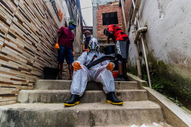 April 18, 2020, Rio de Janeiro, Brazil: Deaths from COVID-19 are increasing in the slums of Rio. Without any state assistance or information from the population, a group of activists living in the favelas got together and bought international hygiene equipment against the coronavirus and are cleaning the city s favelas. The second slum to have this treatment is the Babylonia slum, located in the Leme neighborhood, south zone. Rio de Janeiro Brazil - ZUMA AGA 20200418_mda_l255_324 Copyright: xEllanxLustosax