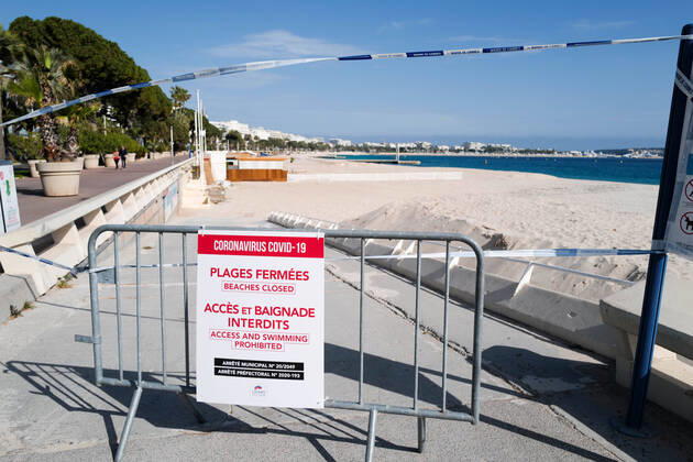 (200418) -- CANNES (FRANCE), April 18, 2020 (Xinhua) -- Photo taken on April 18, 2020 shows a taped-off beach in Cannes, France. A further 642 people had died of COVID-19 in the past 24 hours in France, raising the country s death toll to 19,323, official data showed on Saturday. (Photo by Serge Haouzi Xinhua) FRANCE-CANNES-COVID-19-DEATH TOLL 